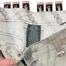Load image into Gallery viewer, Y2K Quiksilver Camo Cargo Shorts Size 32 - Image 2