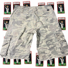 Load image into Gallery viewer, Y2K Quiksilver Camo Cargo Shorts Size 36 - Image 3