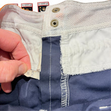 Load image into Gallery viewer, Y2k Quiksilver Men's Boardshorts Size 36 - Image 4