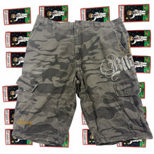 Load image into Gallery viewer, Y2K Billabong Camo Cargo Shorts 43 cm waist /length 64 cm  size 34