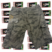 Load image into Gallery viewer, Y2K Billabong Camo Cargo Shorts 43 cm waist /length 64 cm  size 34