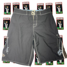 Load image into Gallery viewer, Y2K Billabong Boardshorts Size 32